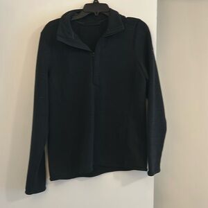 Under Armour Black Fitted Pullover Size Large